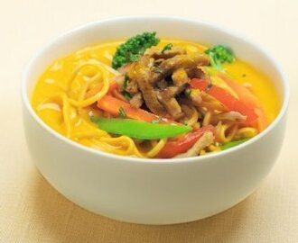 Het orientalisk soppa med skinka