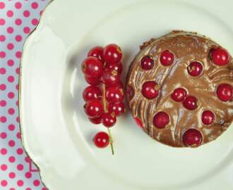 Nästan raw chokladkolakaka med lingon