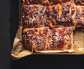 Kanelbullar i långpanna