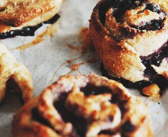 Havre och dinkelbullar med blåbär