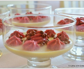 Vit chokladpannacotta med hallonmousse