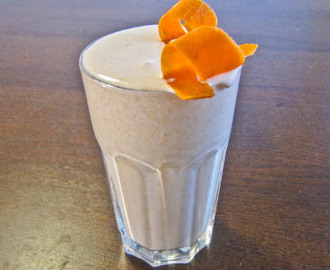 Morot, apelsin och ingefära smoothie.