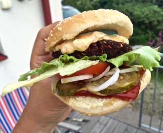 Veganska hamburgare! | Jävligt gott - vegetarisk mat och vegetariska recept för alla, lagad enkelt och jävligt gott.