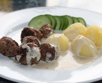 Hemmagjorda köttbullar med gräddsås