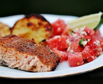 Rökig grillad lax med myntad vattenmelon- och fetaostsallad (+ potatis förstås)