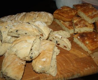 Focaccia med rödlök och parmesan