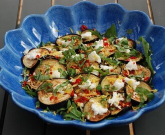 Aubergine med citron, vitlök och mozzarella