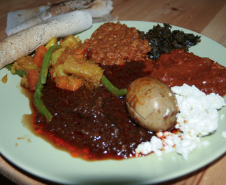 Söndagsmiddag: Injera, dorowat och alicha (etiopisk mat)