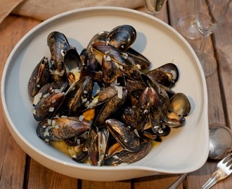 Vinkokta blåmusslor - Moules marinière