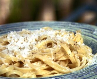 Cacio e pepe, pasta med ost