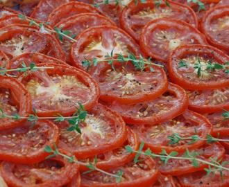 Timjandoftande tomatpaj