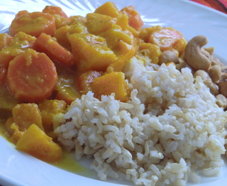 Moderiktigt orange vegogryta med kokosgrädde, ingefära och curry