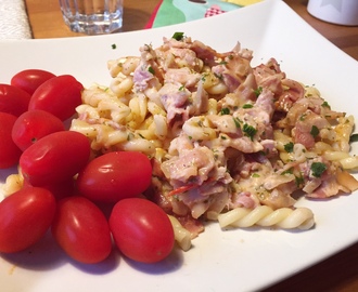 Pastasås med bacon och persilja