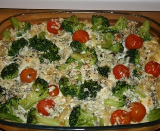Broccolilåda med past och ädelost