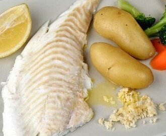 Fisk som piggvar med skirat smör och pepparrot