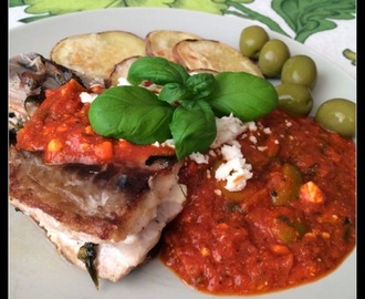 Makrill i tomatsås med oliver och fetaost