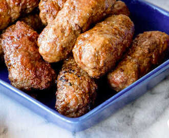 Cevapcici med kaymak och tunnbröd