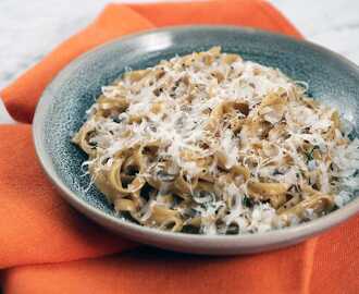 Pasta med svampbuljong, tryffelolja och parmesan