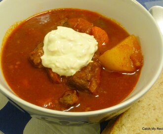 Gulasch med Apelsinyogurt