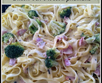 Bacon och broccoli pastasås