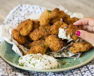 Friterade kycklingnuggets med tomatkräm