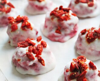 Sour Cream Strawberry Bites