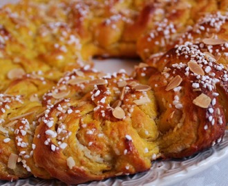 Saffranskrans med äpple och mandelmassa