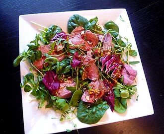 Nigella's asiatiska lammsallad