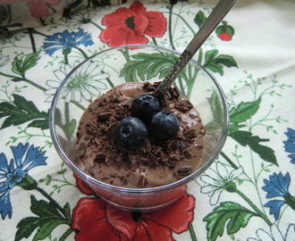 Len, smakrik chokladkräm med banan och silkestofu - helt vegan