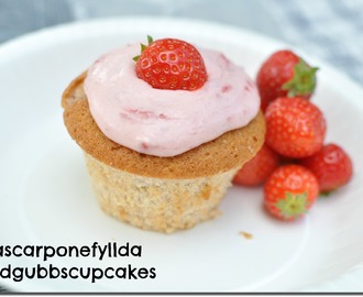 Mascarponefyllda jordgubbscupcakes