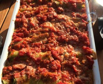 Cannelonis i tomatsås fyllda med spenat & ricotta / Canelones en salsa de tomate rellenos de espinacas y ricotta