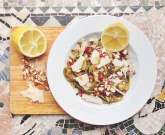 Stekta, salta kronärtskockor med citron, parmesan och granatäpple