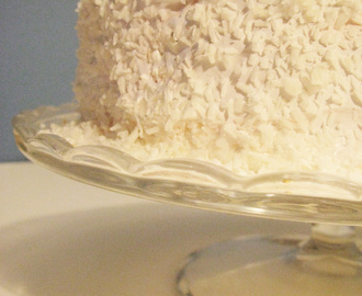 Red Velvet tårta med cocosboll frosting