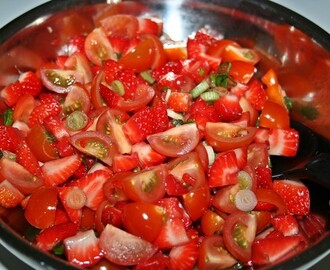 Tomat- och jordgubbssalsa