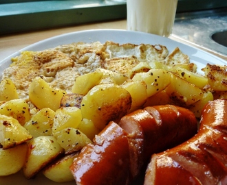 "Arbetarlunch" med stekt potatis, frukostkorv och ägg
