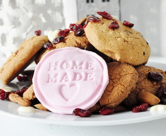 Glutenfria cookies med tranbär, vit choklad och mandel