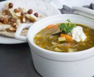Veckans vegetariska: Löksoppa med zucchini och selleri