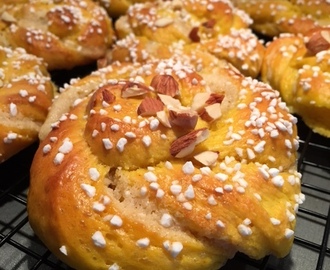 Saffransbullar med mandelmassa