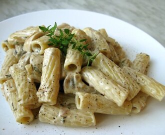 Pasta med smak av karljohan, timjan, citron