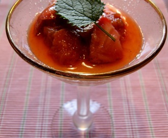 Vaniljpannacotta med rabarber- och jordgubbskompott