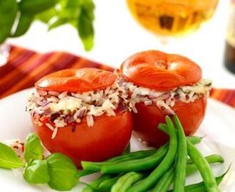 Ris- och örtfyllda tomater