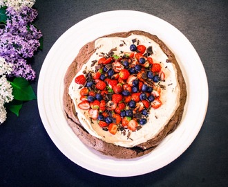 Chokladpavlova med mascarpone & bärtopping