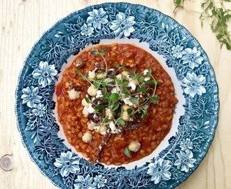 Matveterisotto med topping på soltorkade tomater, oliver och kikärtor - Portionen under tian