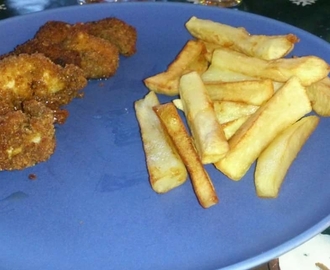 Hemlagade Chicken Nuggets med hemlagade Pommes frites. 