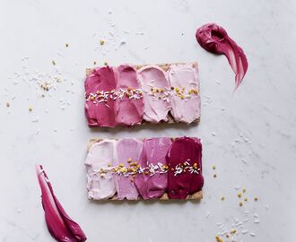 Pink Unicorn Toasts with Superfood "Glitter", and Raw Blueberry and Lingonberry Juice