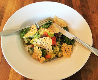 Ravioli med vit sparris och ramslökspesto