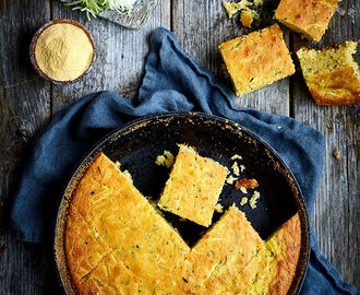 Amerikansk majsbröd ”cornbread” med zucchini