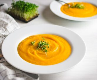 Creamy carrot and horseradish soup