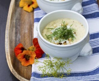 Vegansk rostad blomkålssoppa med cashew & dill