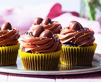 Chocolate cupcakes med chokladägg